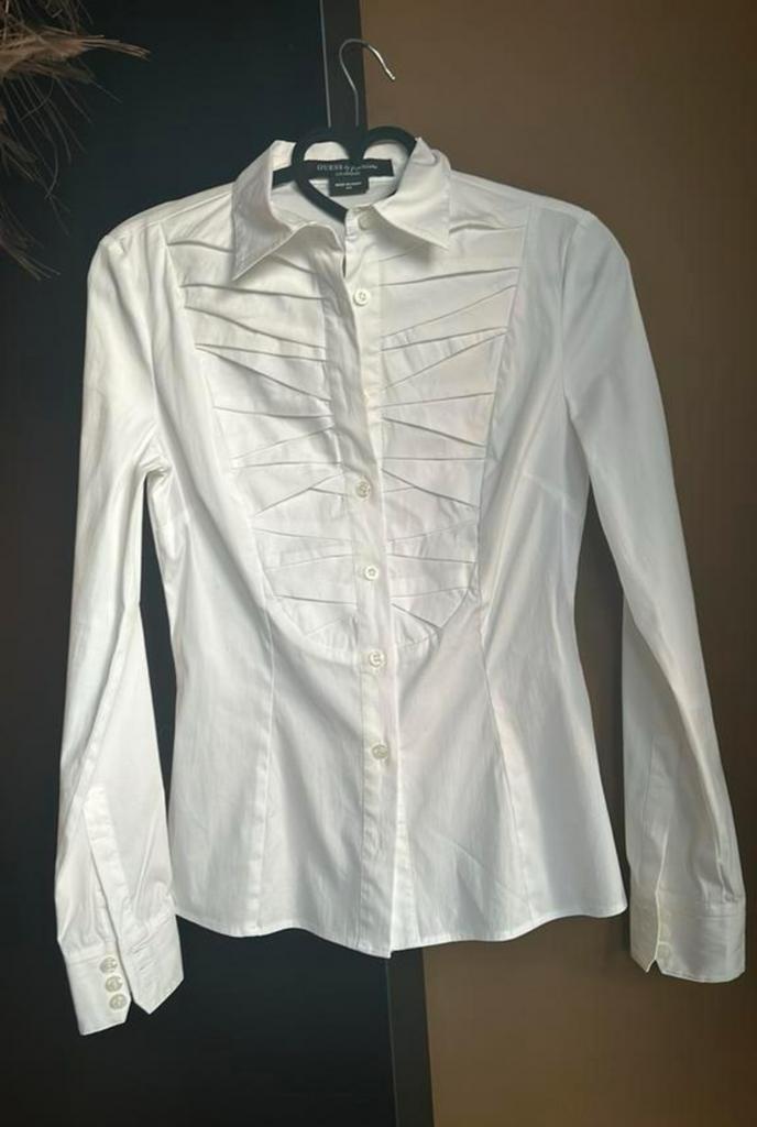 Guess witte blouse by marciano xs, Kleding | Dames, Blouses en Tunieken, Ophalen of Verzenden