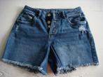 Jeans short knoopsluiting gerafeld - maat 38, Kleding | Dames, Blauw, Ophalen of Verzenden, Zo goed als nieuw, W30 - W32 (confectie 38/40)