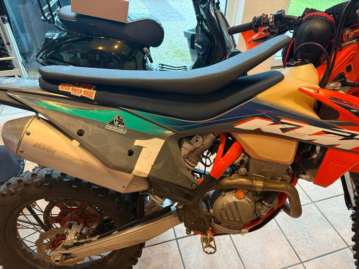 Verlaagd KTM 350 EXC-F Zadel 2021-2023, Motoren, Onderdelen | Merk-onafhankelijk, Nieuw, Ophalen of Verzenden