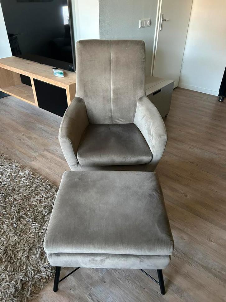 Fauteuil met voetenbank zo goed als nieuw, Huis en Inrichting, Fauteuils, Zo goed als nieuw, 50 tot 75 cm, Minder dan 75 cm, Ophalen