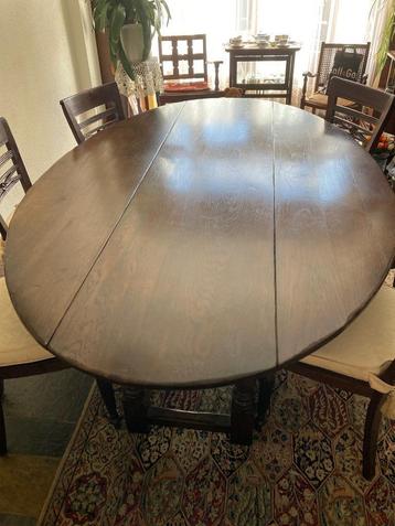 Uitklapbare grote eettafel hangoor met 6 stoelen
