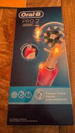 Oral B pro2 2000N met 6 opzet borstels, Sieraden, Tassen en Uiterlijk, Uiterlijk | Mondverzorging, Ophalen of Verzenden, Zo goed als nieuw