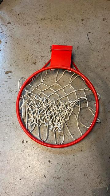 Basketbal ring beschikbaar voor biedingen