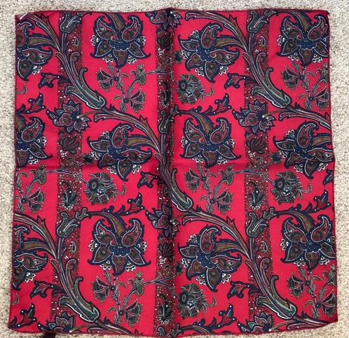 Rood pochetje met paisley motief, Kleding | Heren, Overige Herenkleding, Zo goed als nieuw, Ophalen