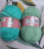2 bollen wol, 2 kleuren groen, Ophalen of Verzenden, Nieuw, Breien of Haken, Wol of Garen