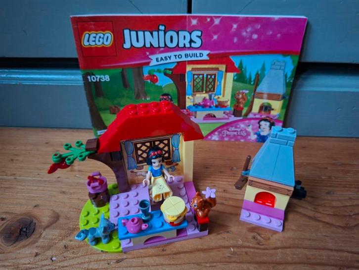 Lego Junior 10738 Sneeuwitjes boshuis, Kinderen en Baby's, Speelgoed | Duplo en Lego, Zo goed als nieuw, Lego, Complete set, Ophalen of Verzenden