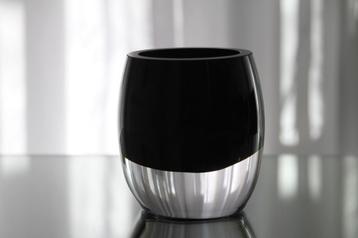 Tweekleurig glas/vaas beschikbaar voor biedingen