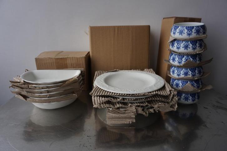 KLM artikelen borden schalen en cups 18 stuks Marcel Wanders, Huis en Inrichting, Keuken | Servies, Nieuw, Bord(en), Overige stijlen