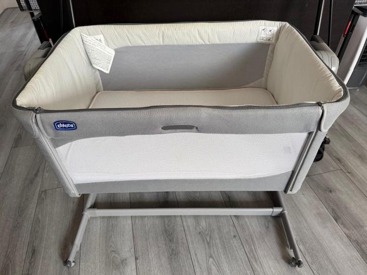 Chicco Next to Me Magic + Night breeze topper + 2 hoeslakens, Kinderen en Baby's, Babywiegjes en Ledikanten, Zo goed als nieuw