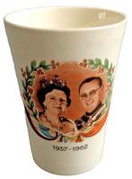 P. Regout Sphinx Juliana Bernhard Beker 25 Jaar Huwelijk, Antiek en Kunst, Verzenden