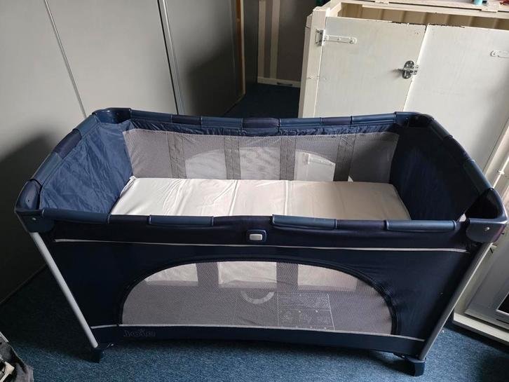 Joie campingbedje met verhoger en extra matrasje., Kinderen en Baby's, Babywiegjes en Ledikanten, Zo goed als nieuw, Reisbedje