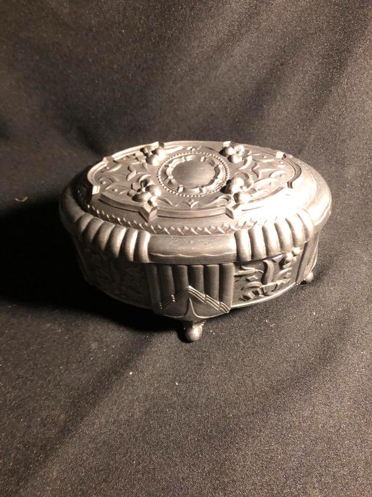 Verzilverd sieradenkistje met decoraties, Antiek en Kunst, Antiek | Goud en Zilver, Ophalen of Verzenden