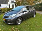 Toyota Yaris 1.0 12V Vvt-i 5DR 2012 Grijs, Auto's, 750 kg, Origineel Nederlands, Overige kleuren, Handgeschakeld
