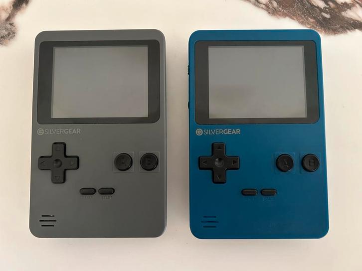 Silvergear Retro Handheld Game Consoles (2x), Spelcomputers en Games, Spelcomputers | Overige, Gebruikt, Ophalen of Verzenden