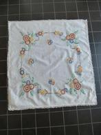 met de hand geborduurd kleed, Antiek en Kunst, Ophalen of Verzenden