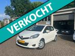 Toyota Yaris 1.0 VVT-i Aspiration Airco, Navi, Camera, NAP!, Euro 5, Gebruikt, 750 kg, Wit