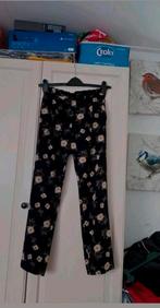 Leuke lange zwarte broek met bloemen Primark maar 38, Maat 38/40 (M), Zwart, Ophalen of Verzenden, Zo goed als nieuw