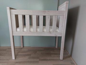 TWF houten wieg grijs, newborn, babybedje met matras 40x80 beschikbaar voor biedingen