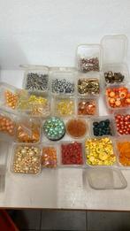 17 bakjes kralen, Ophalen of Verzenden, Zo goed als nieuw, Kraal