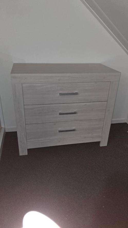 Commode en ledikant, Kinderen en Baby's, Kinderkamer | Complete kinderkamers, Zo goed als nieuw, Jongetje of Meisje, Ophalen of Verzenden