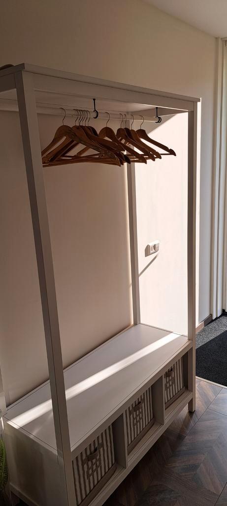 Kapstok met manden, Huis en Inrichting, Woonaccessoires | Kapstokken, Gebruikt, Wandkapstok, 150 tot 200 cm, Hout, Ophalen