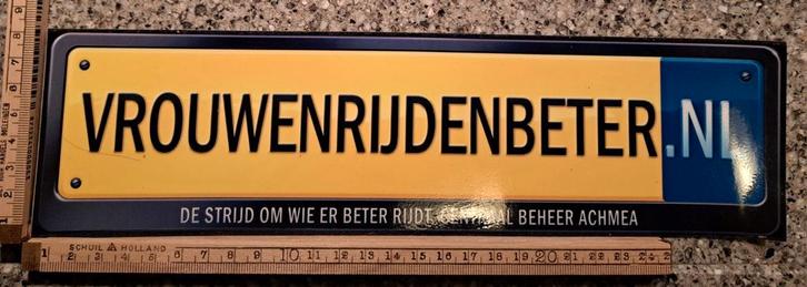 Sticker nummerbord vrouwen rijden beter .nl, Verzamelen, Stickers, Zo goed als nieuw, Overige typen, Ophalen of Verzenden