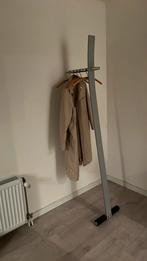 ‘Leun’ kapstok inclusief hangers, Ophalen, Gebruikt