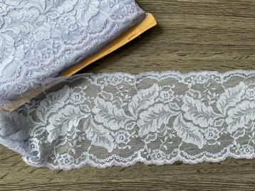 Nr 340 )Super aanbieding mooi lavendel vintage kant 10 m 7,5 beschikbaar voor biedingen