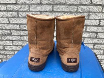 Ugg laarzen maat 40 beschikbaar voor biedingen