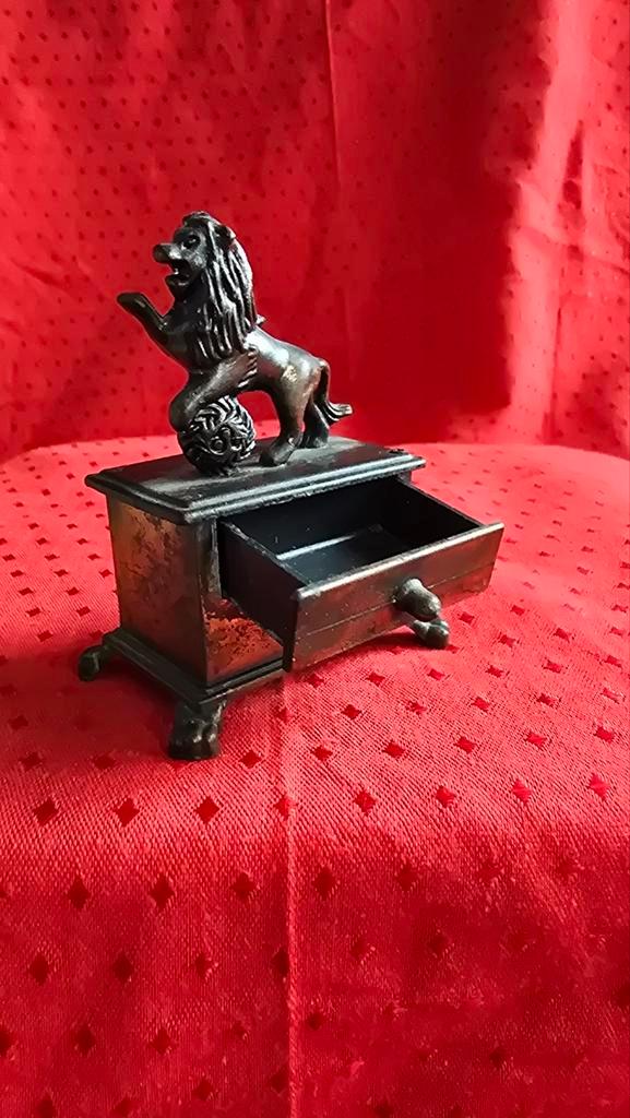 Vintage Leeuw Standbeeld Puntenslijper Miniatuur, Verzamelen, Retro, Ophalen of Verzenden