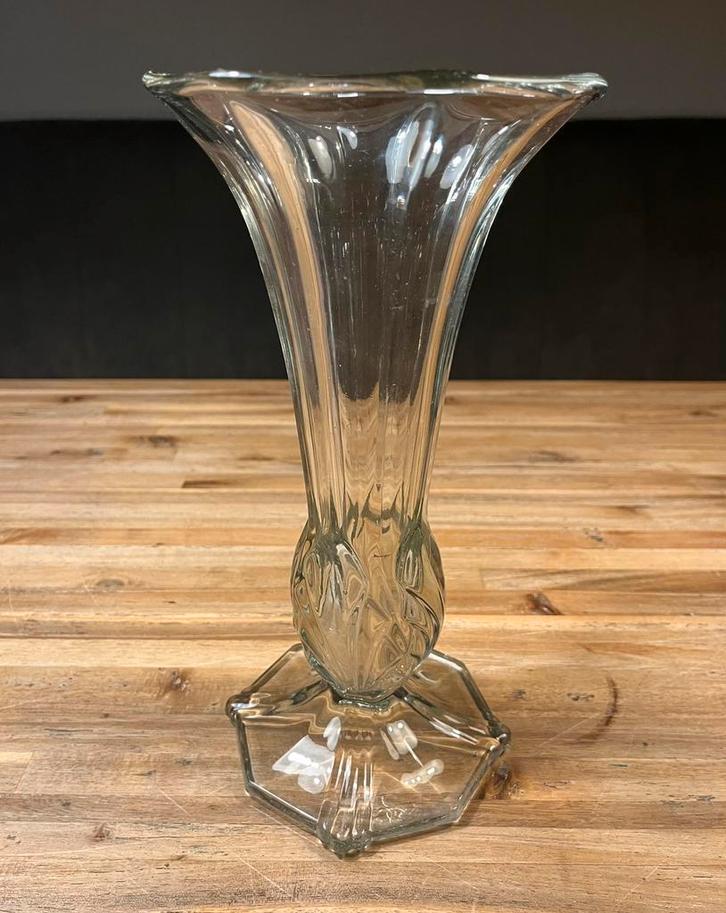 Prachtige elegante antieke Art Deco-vaas -zwaar geperst glas, Antiek en Kunst, Antiek | Vazen, Ophalen of Verzenden