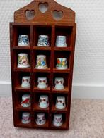 Vingerhoedjes Collectie in Houten Kastje, Verzamelen, Vingerhoedjes, Ophalen of Verzenden, Zo goed als nieuw