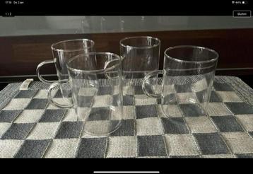 Theeglazen beschikbaar voor biedingen