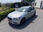 BMW 1-Serie 118I 125KW 5DR Aut8 2012 Grijs, Auto's, BMW, 65 €/maand, Achterwielaandrijving, 4 cilinders, 1290 kg