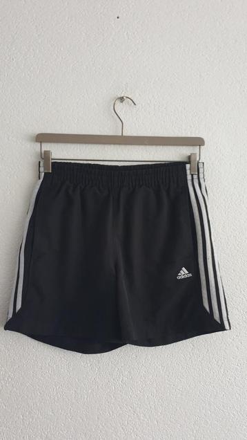 Adidas Sport Short Maat 176 beschikbaar voor biedingen