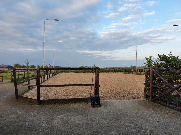 Stalling aangeboden, Dieren en Toebehoren, Stalling en Weidegang, Stalling, 2 of 3 paarden of pony's