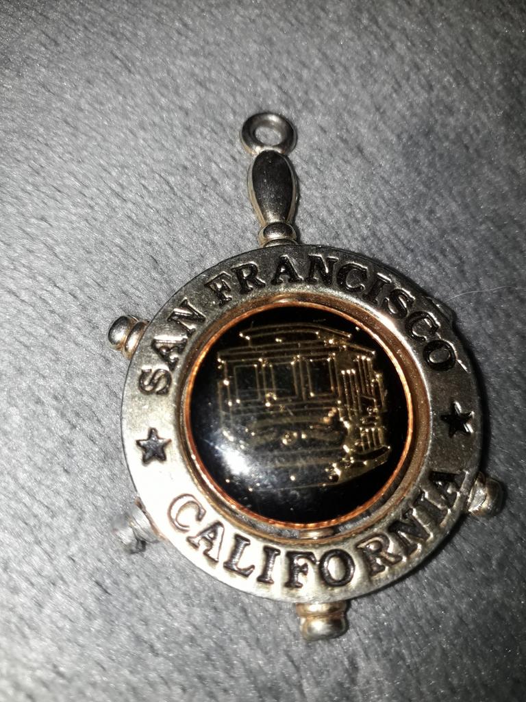 San Francisco Bedel - Zilverkleurig, Sieraden, Tassen en Uiterlijk, Bedels, Overige merken, Ophalen of Verzenden, Zo goed als nieuw