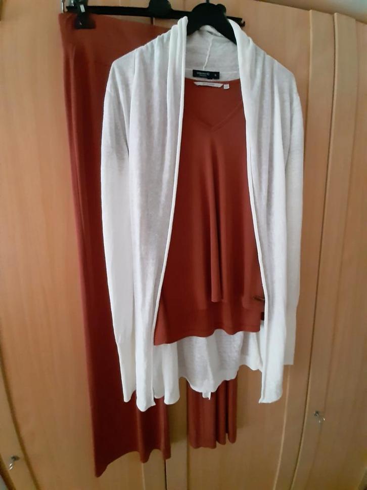 Prachtig linnen vest De Bijenkorf maat XL maat 42/44, Kleding | Dames, Truien en Vesten, Zo goed als nieuw, Maat 42/44 (L), Wit