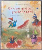 Op een grote paddenstoel- Mies van Hout, Boeken, Ophalen of Verzenden, Zo goed als nieuw