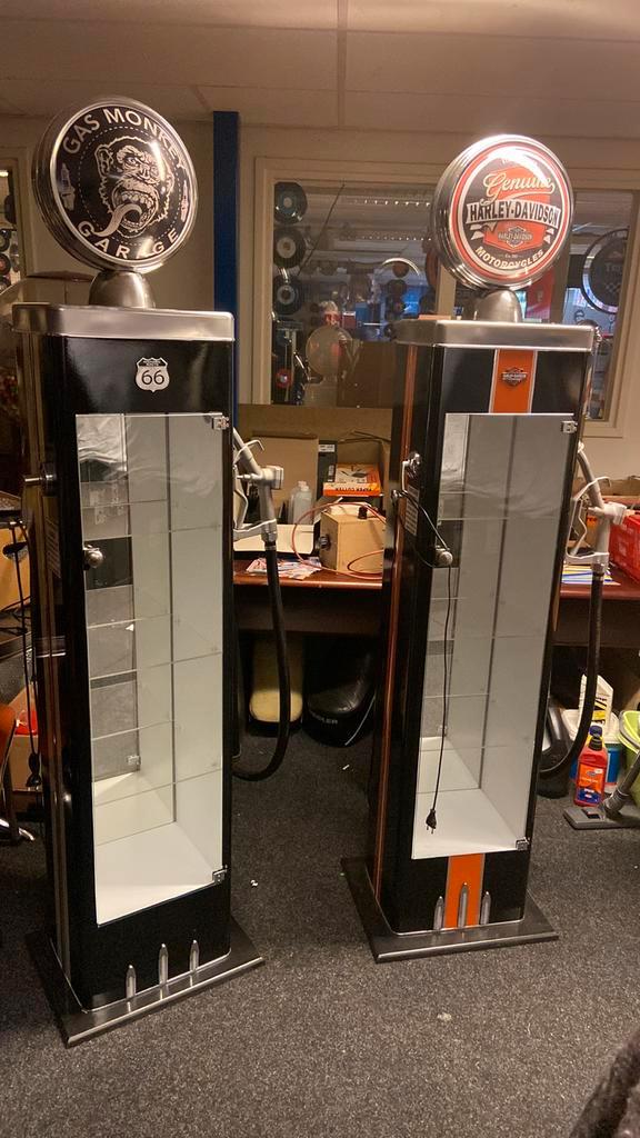 Prachtige benzinepomp vitrinekast, uniek Texaco, Gulf etc !!, Verzamelen, Retro, Huis en Inrichting, Ophalen of Verzenden