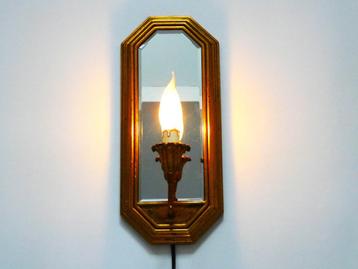 Goudvergulde wandlamp met een geslepen spiegel beschikbaar voor biedingen