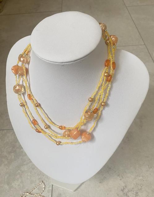 lange ketting 180 m. van lichtgele kleine glaskraaltjes, Sieraden, Tassen en Uiterlijk, Kettingen, Zo goed als nieuw, Overige materialen