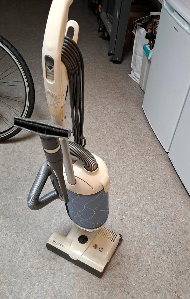 borstelstofzuiger, Witgoed en Apparatuur, Stofzuigers, Gebruikt, Overige typen, 1200 tot 1600 watt, Stofzak, Ophalen