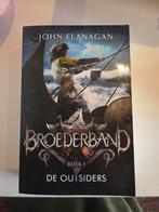 John Flanagan - De outsiders, Ophalen of Verzenden, Zo goed als nieuw, John Flanagan