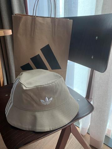Oasis Adidas bucket hat hoed pet nieuw beige buckethat beschikbaar voor biedingen