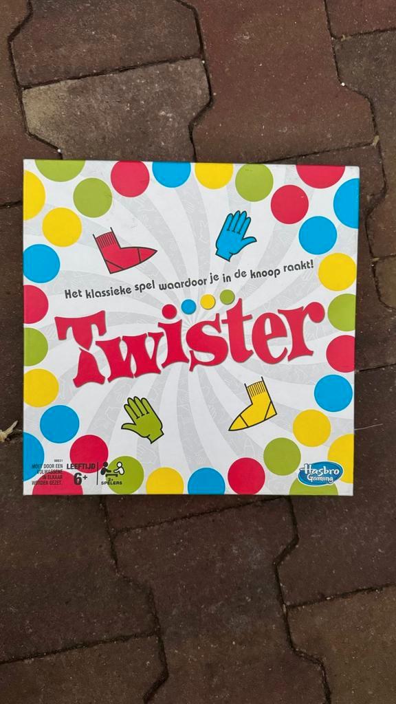 Twister spel, Hobby en Vrije tijd, Gezelschapsspellen | Bordspellen, Zo goed als nieuw, Drie of vier spelers, Vijf spelers of meer