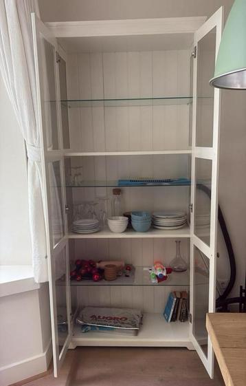 Glazen kast met houten planken - Hilversum beschikbaar voor biedingen