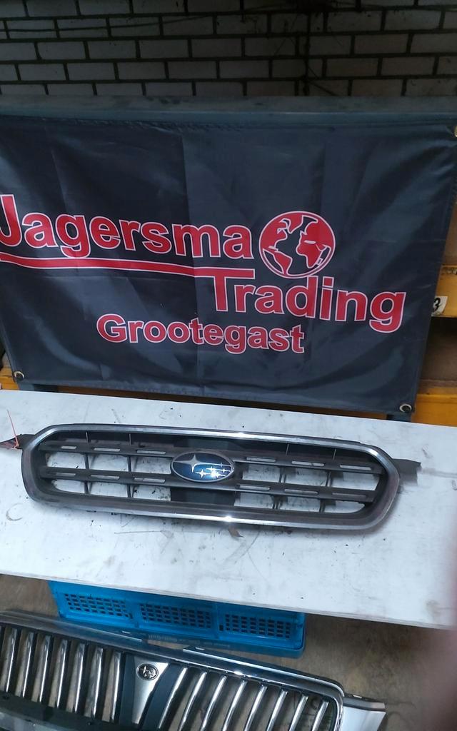 Subaru legacy BP grill, Auto-onderdelen, Carrosserie en Plaatwerk, Bumper, Subaru, Voor, Gebruikt, Ophalen of Verzenden