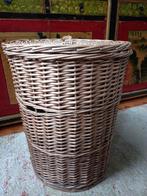 Grote vintage rotan mand met deksel, Huis en Inrichting, Woonaccessoires | Schalen en Manden, Ophalen of Verzenden, Gebruikt, Rond