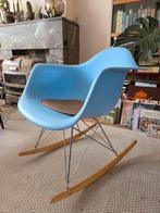Eames schommelstoel RAR Replica Lichtblauw, Huis en Inrichting, Stoelen, Kunststof, Blauw, Ophalen of Verzenden, Zo goed als nieuw